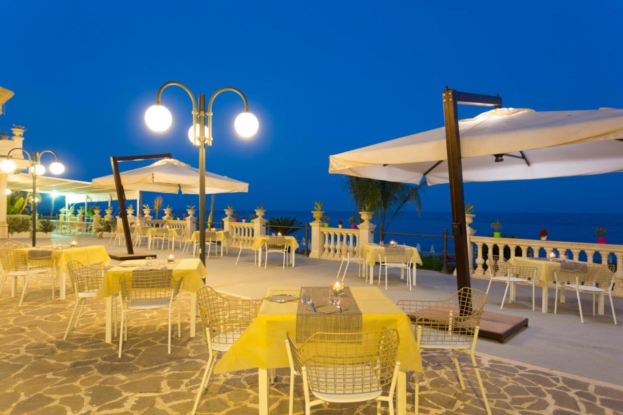 Hellenia Yachting Hotel & Spa Giardini Naxos Exterior foto