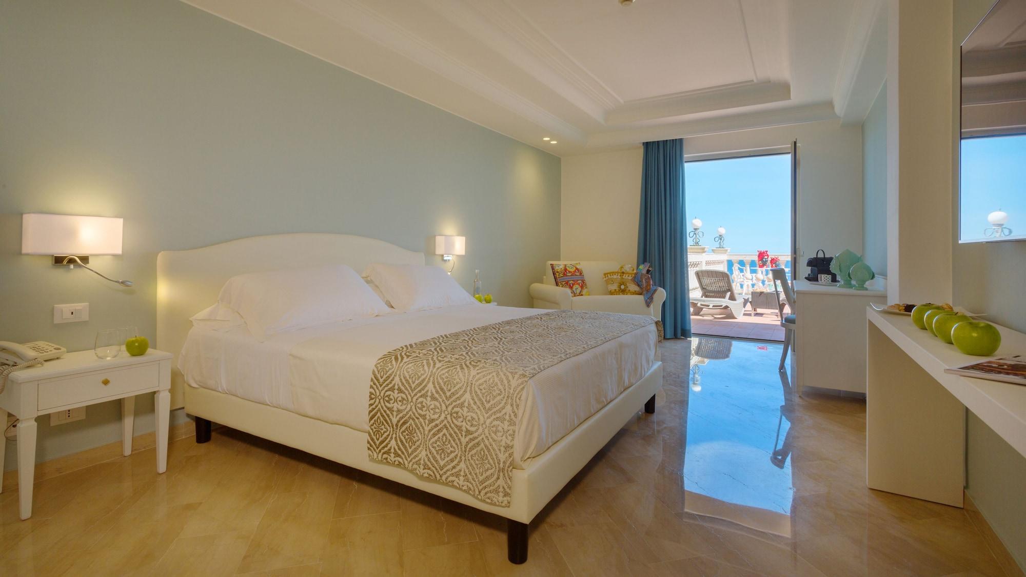 Hellenia Yachting Hotel & Spa Giardini Naxos Exterior foto