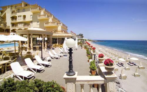 Hellenia Yachting Hotel & Spa Giardini Naxos Exterior foto